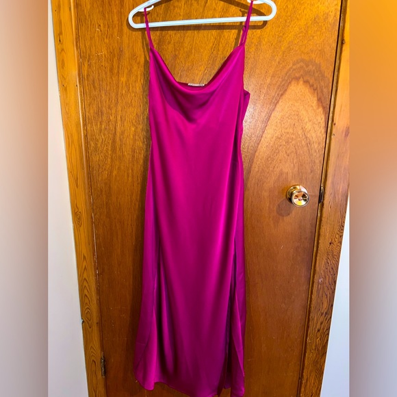 Satin silk midi dress size medium- NEVER WORN!! without tags (thinking I would) - Picture 1 of 3